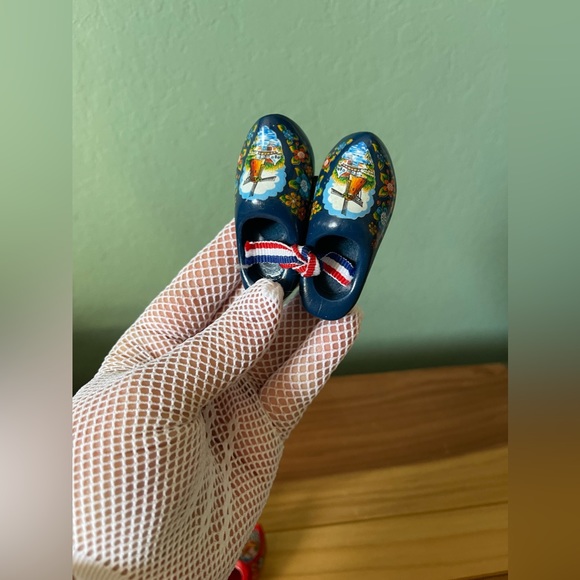 Vintage Holland Wooden Clogs Keychain 1.5”, Magnets 2.25; 2.5” - Picture 9 of 9